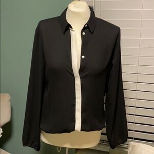 💎Beautiful Express blouse.